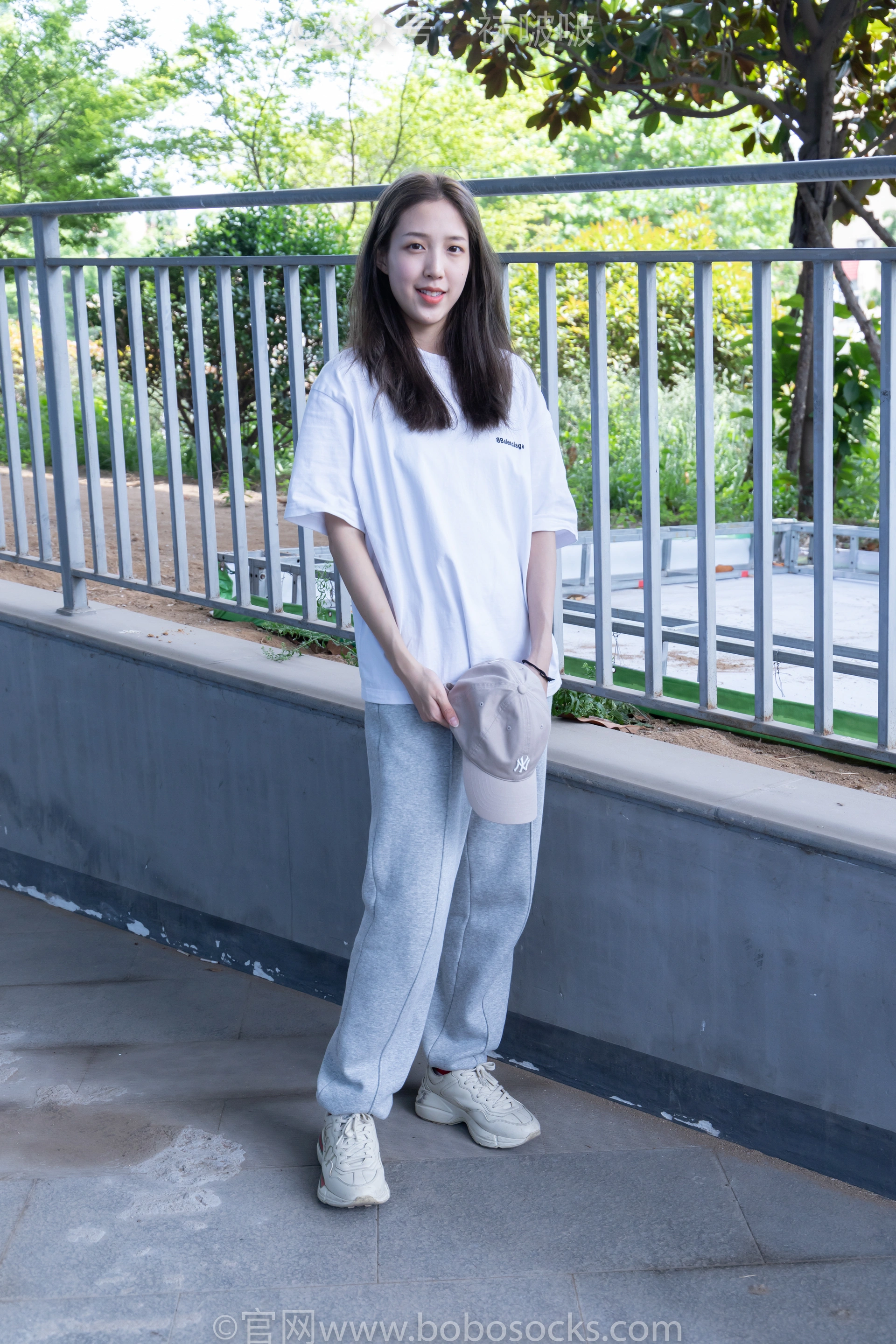 [BoBoSocks袜啵啵]NO.012 泡芙-运动鞋、白棉袜、裸足 1